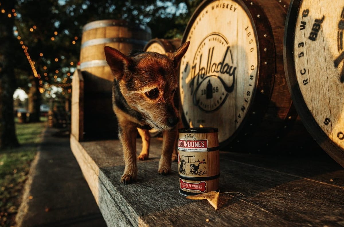 Holladay Distillery lance Bourbones, une friandises canines aux mêmes céréales que son bourbon