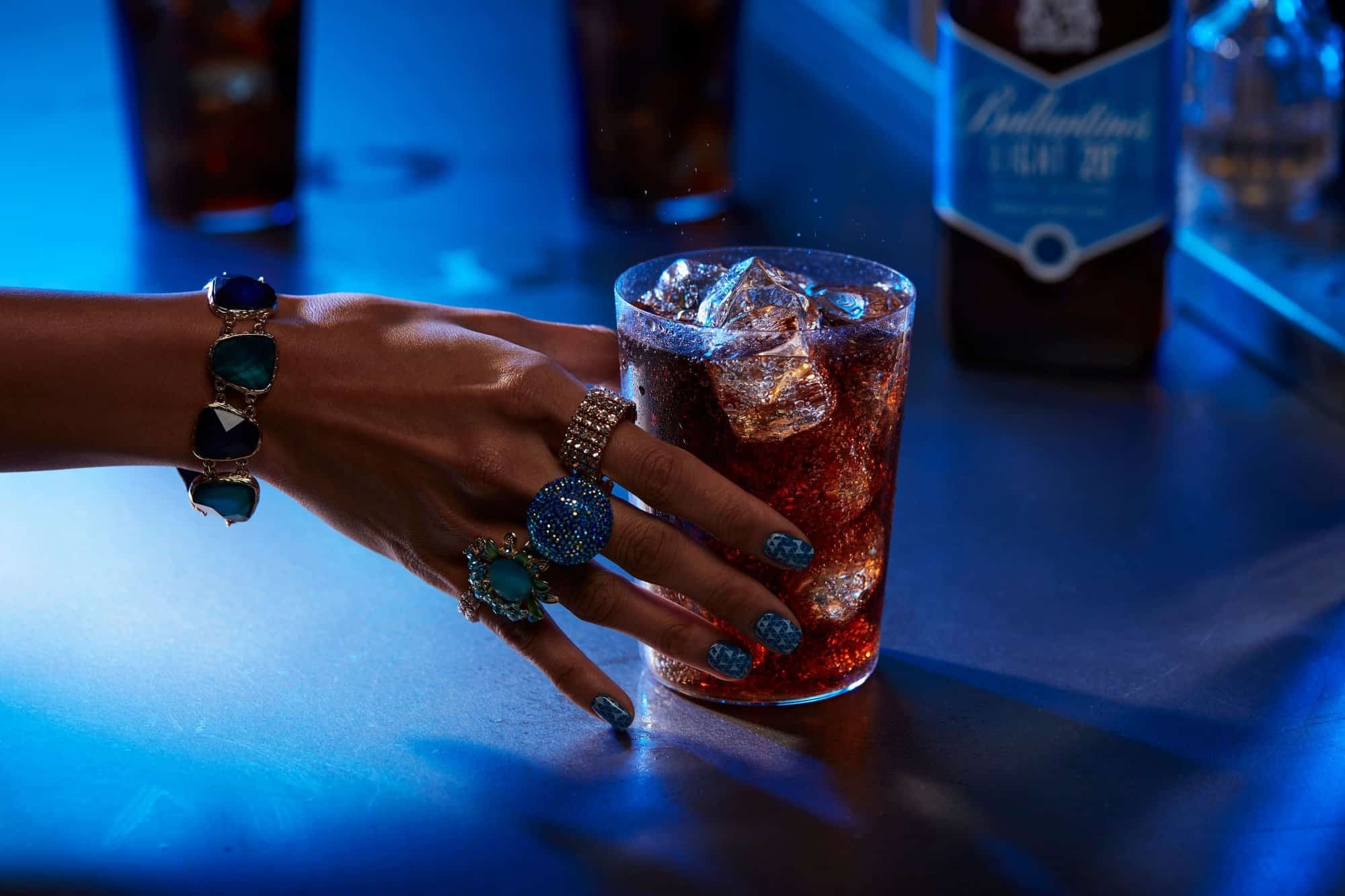 Du Ballantine's à 20%, et du gin au... 💩 !