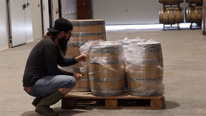 Mise en fûts de rye whisky, liqueur de café et containers !
