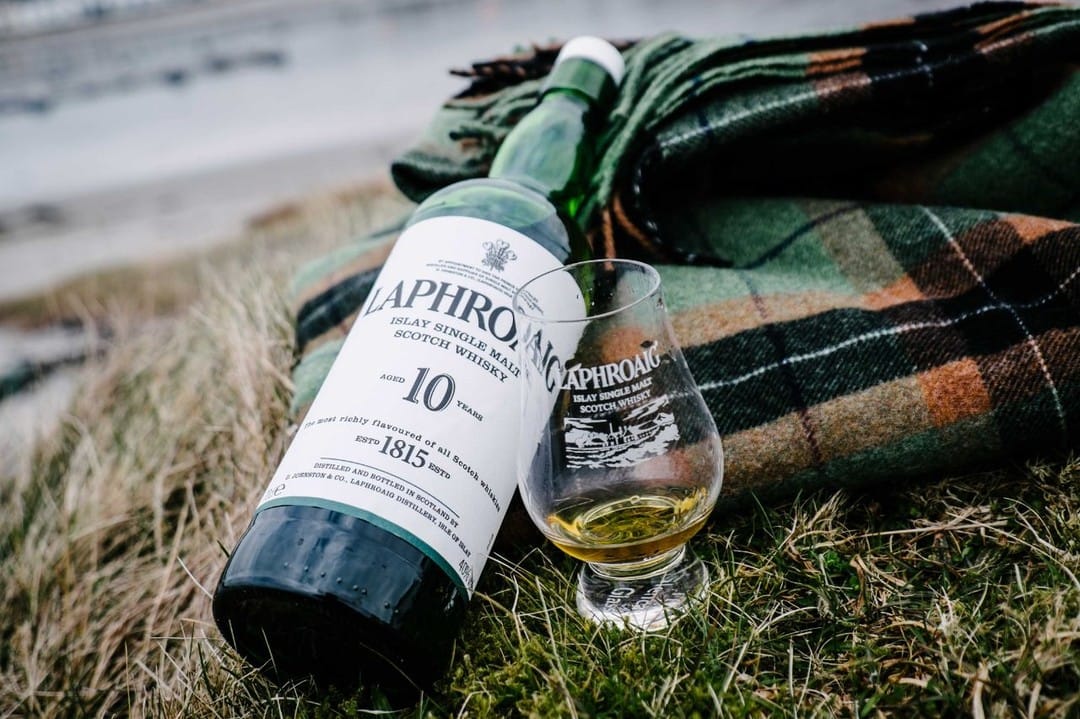 Laphroaig dévoile son whisky 10 ans d’âge cask strength, en édition limitée