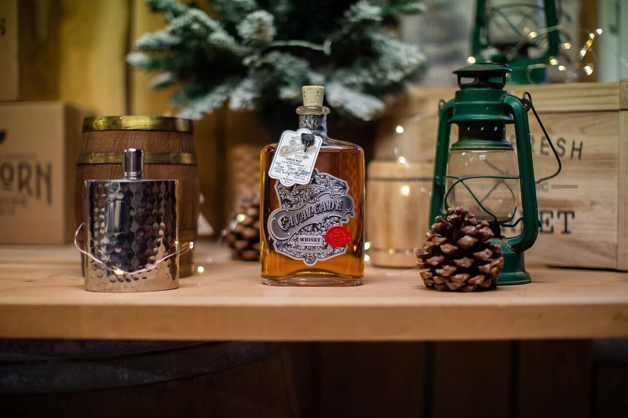 La Distillerie Escagnan dévoile Cavalcade, son premier single malt whisky