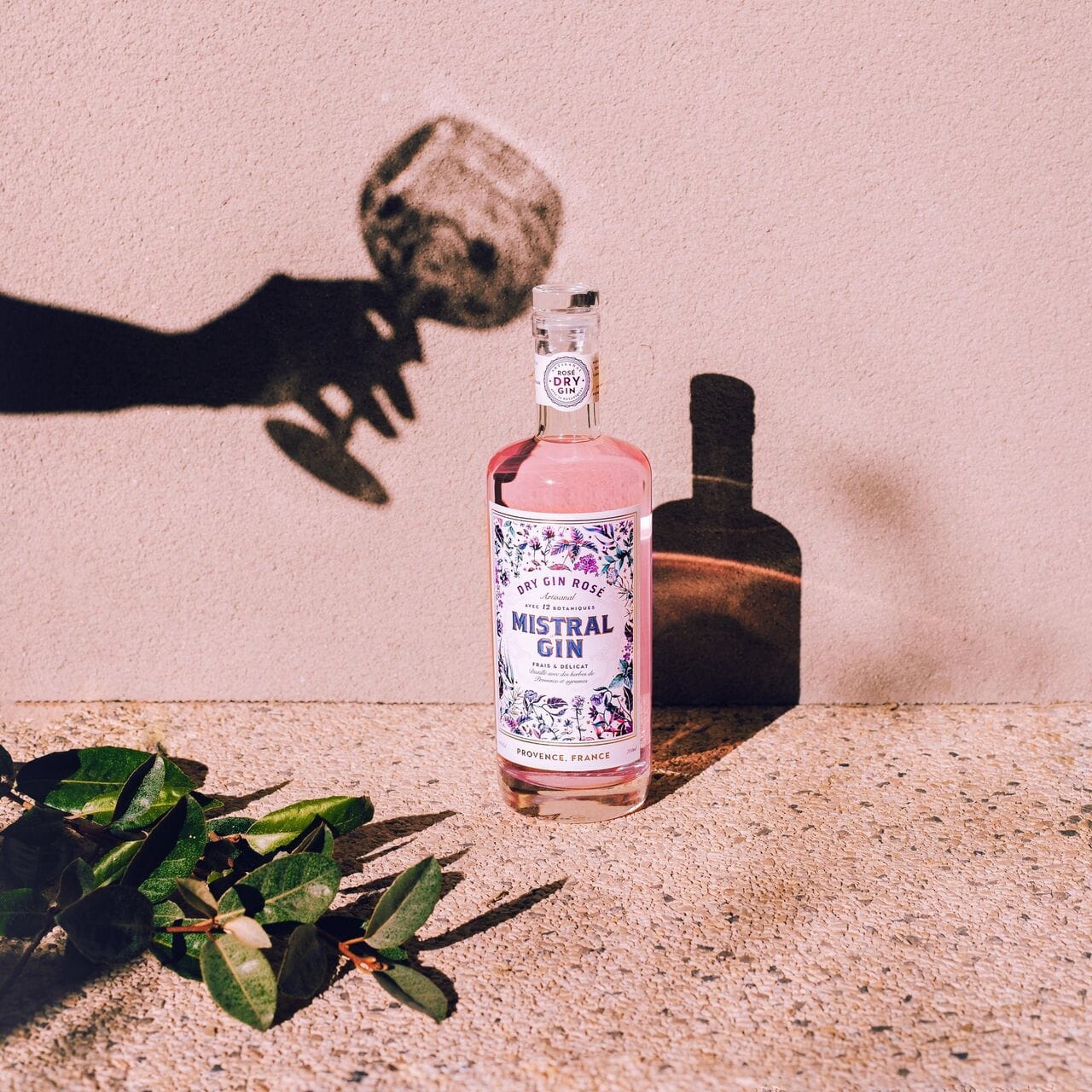 Le Cercle annonce son partenariat exclusif avec Dare&Drink pour la distribution de la gamme de gin français Mistral Gin