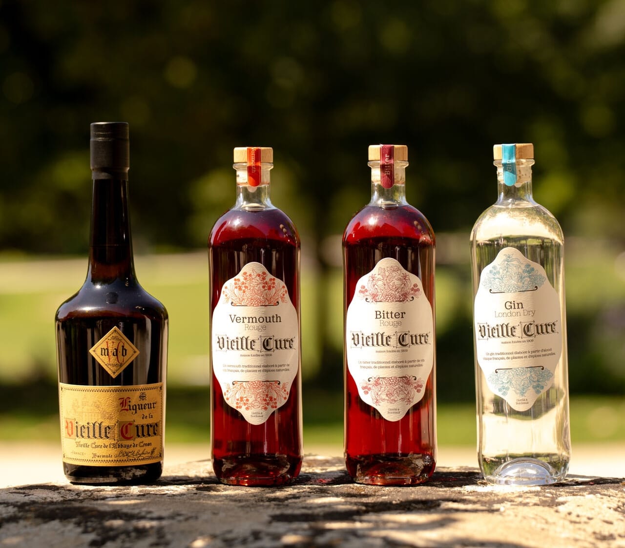 Moon Harbour relance la liqueur historique La Vieille Cure et étoffe sa gamme avec un vermouth, un bitter et un gin