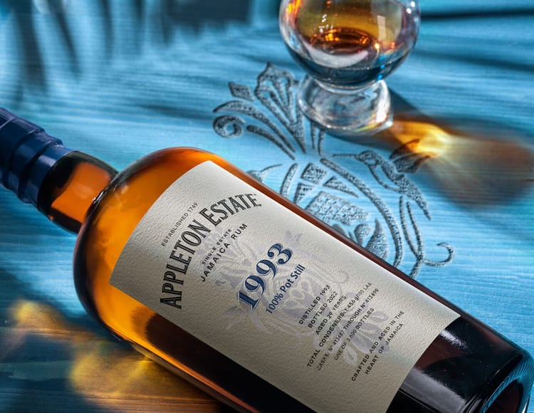 Appleton Estate enrichit son emblématique gamme Hearts Collection avec deux nouvelles expressions 100% pot-still : les millésimes 1993 et 2002