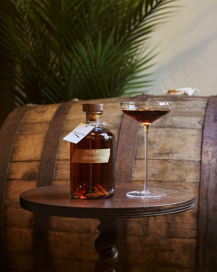 Le Cuban Manhattan : un cocktail vieilli en fût avec Eminente Reserva
