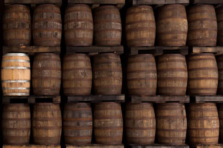 L'un existe vraiment : Liqueur de Cornichon ou Gin de Chips ?